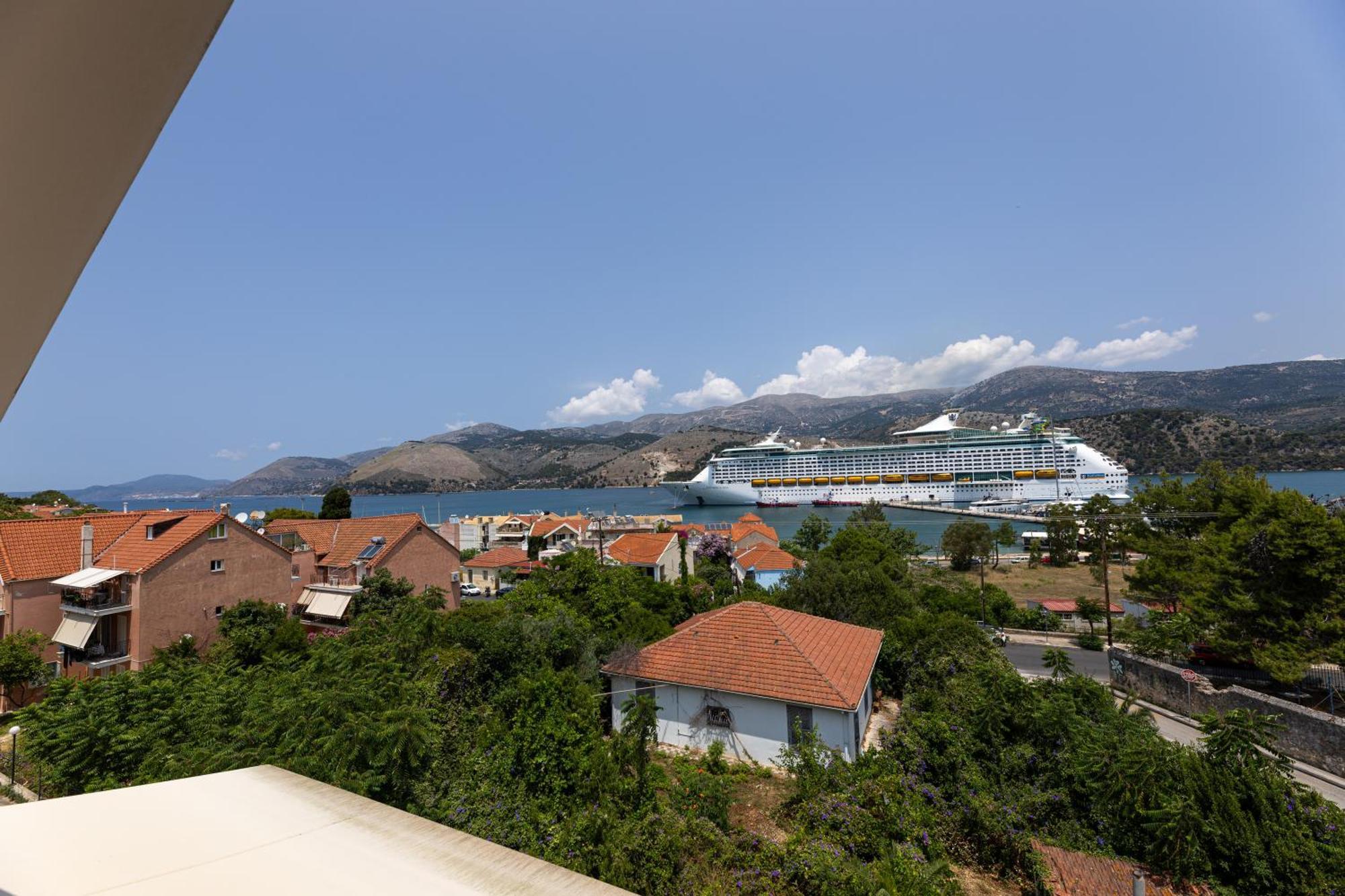 Domus City Apartment Argostoli  Ngoại thất bức ảnh