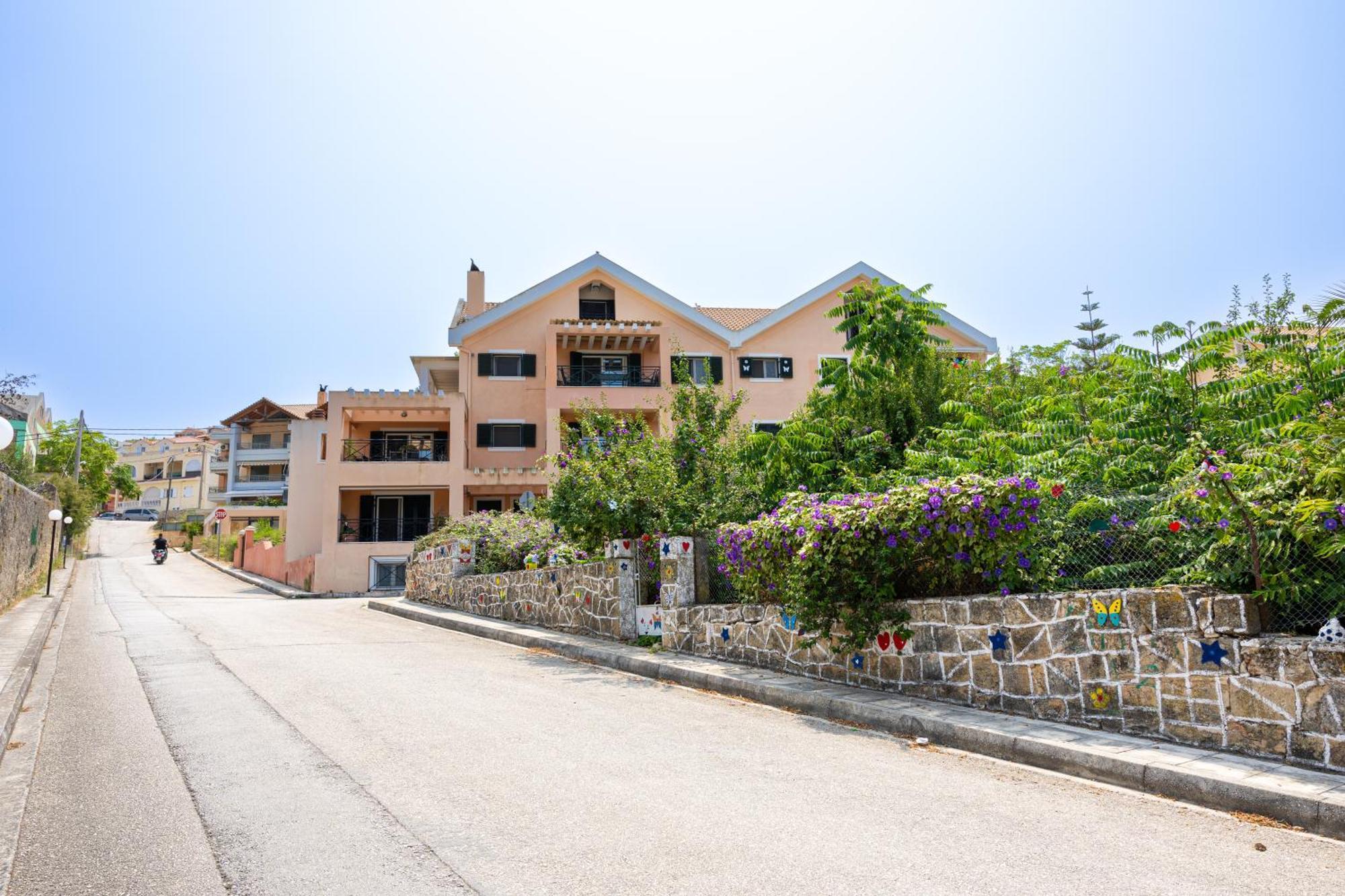 Domus City Apartment Argostoli  Ngoại thất bức ảnh